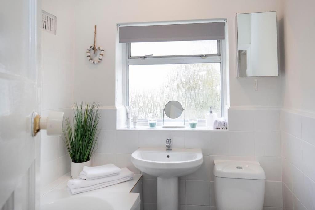 3 Bed House/Garden/Wi-Fi/Parking/Central Location Villa Guildford Exterior foto