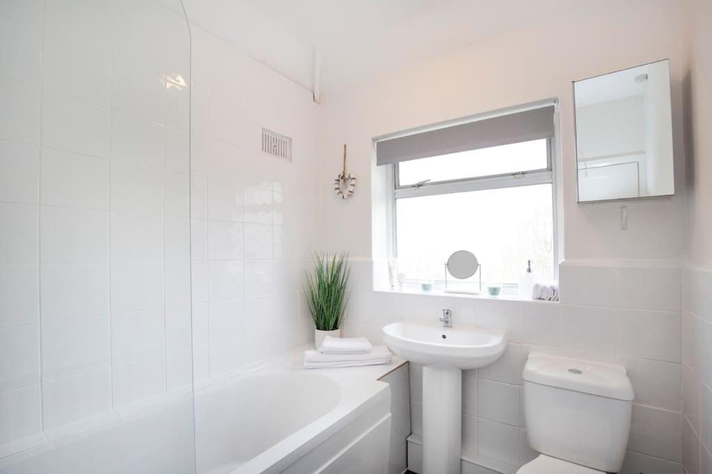 3 Bed House/Garden/Wi-Fi/Parking/Central Location Villa Guildford Exterior foto